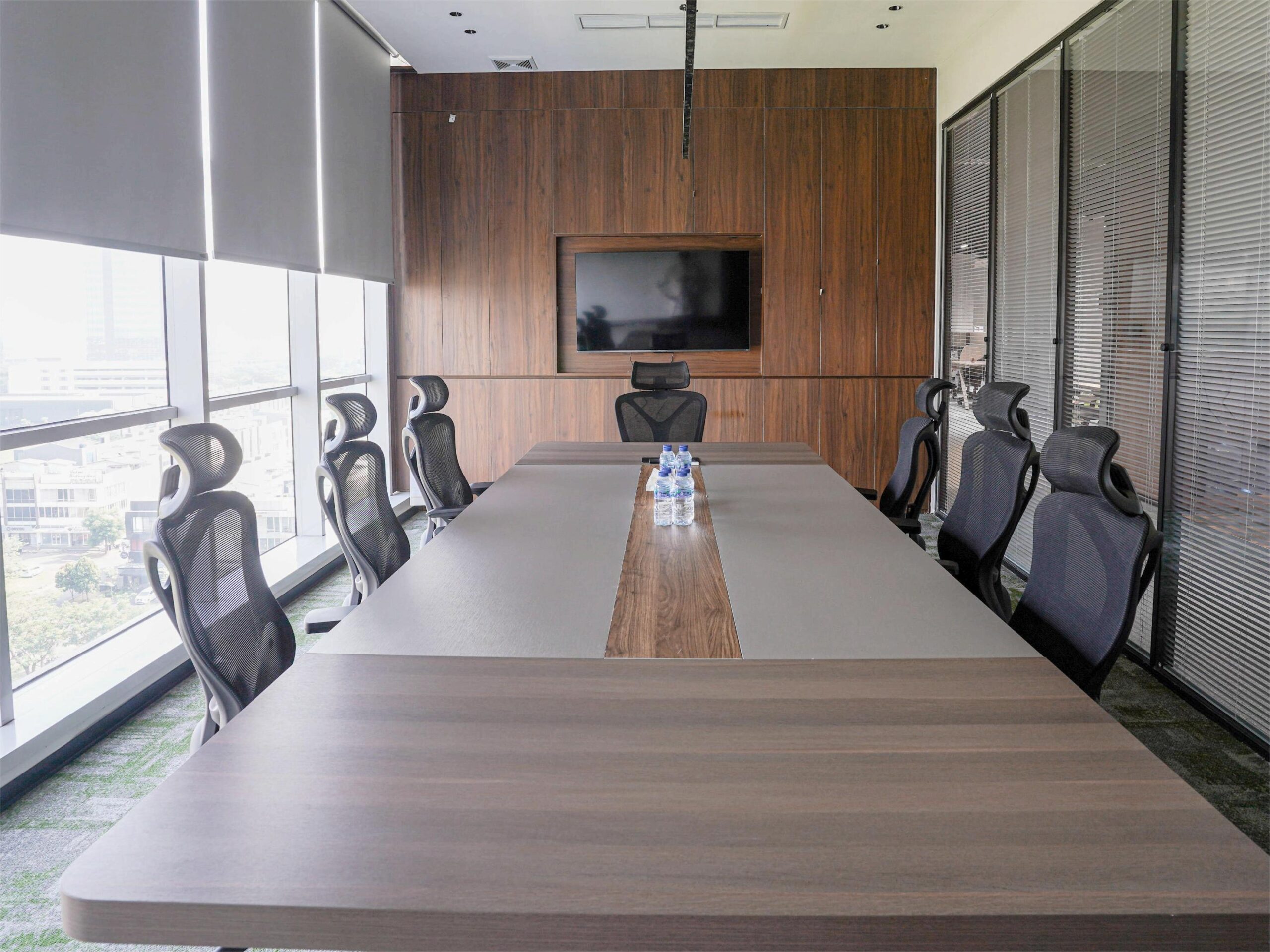 Punya Kantor Luas Tapi Masih Kosong? Ini Solusi Cerdas Isi Furnitur Tanpa Ribet!